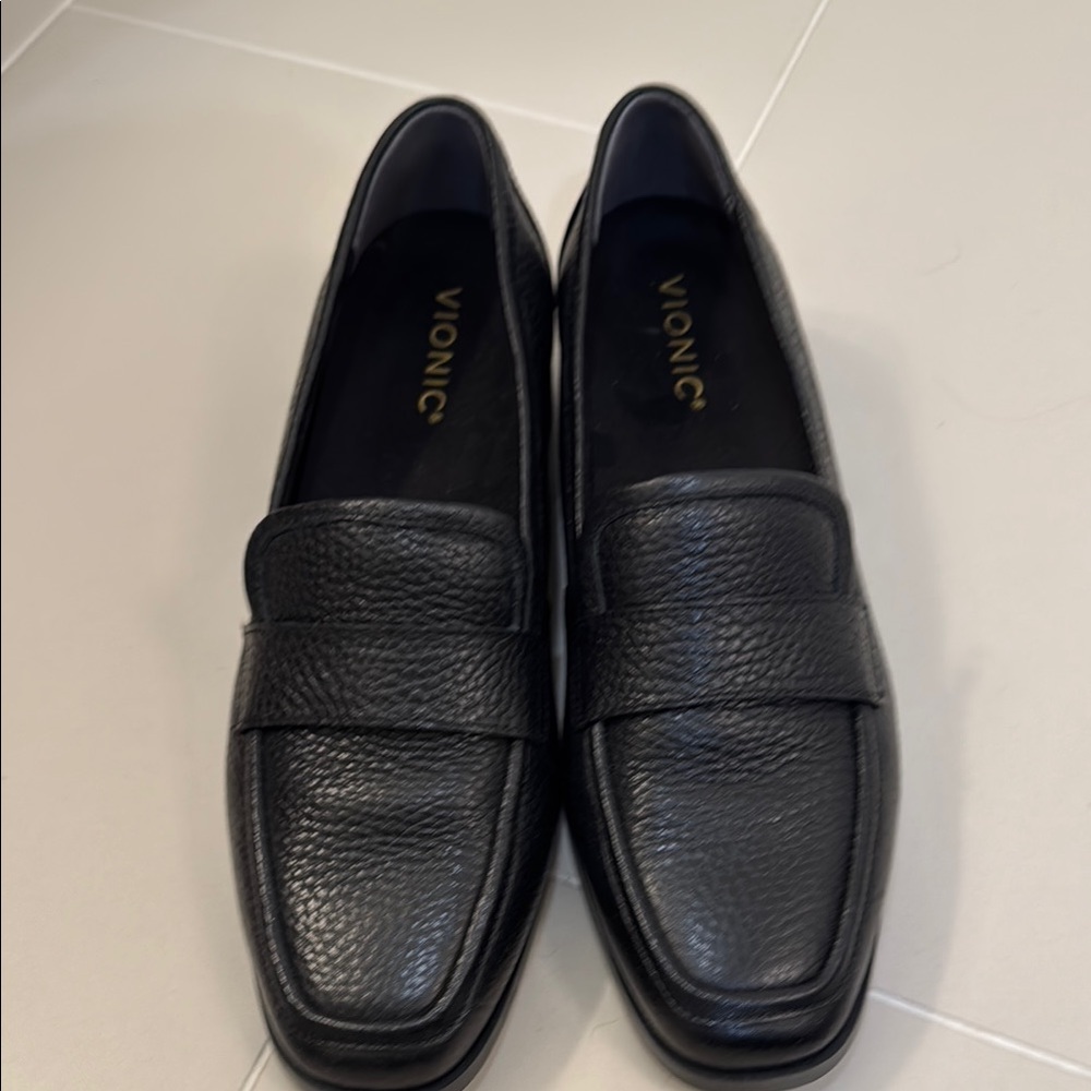Vionic Black Leather Penny Loafers
